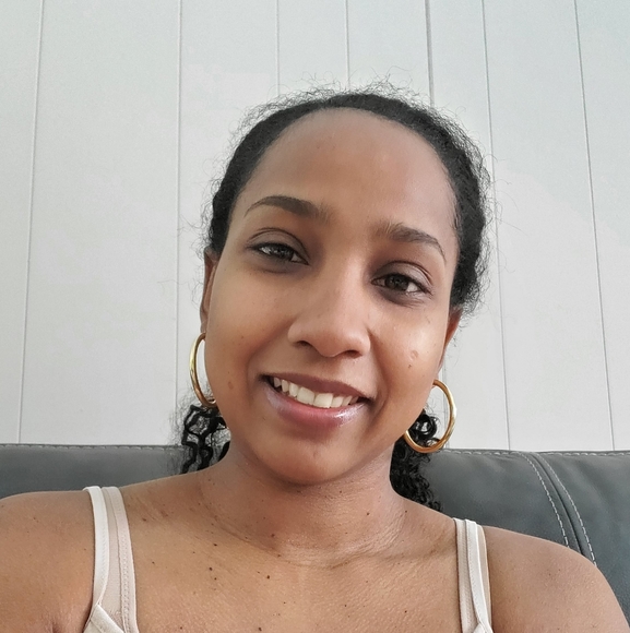 Meet your Posher, Krystal - Picture 2 of 2